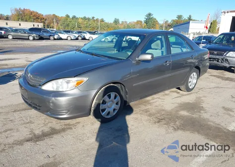 2004 Toyota Camry Le z USA, uszkodzony, nr VIN 4T1BE32K14U850479